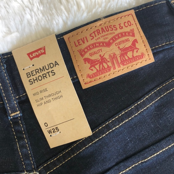 Levi Shorts - Picture 2 of 8